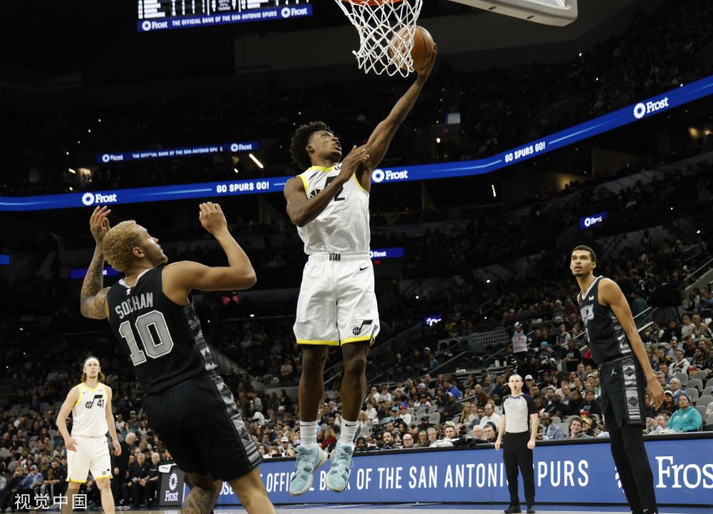 的带领下 的带领下