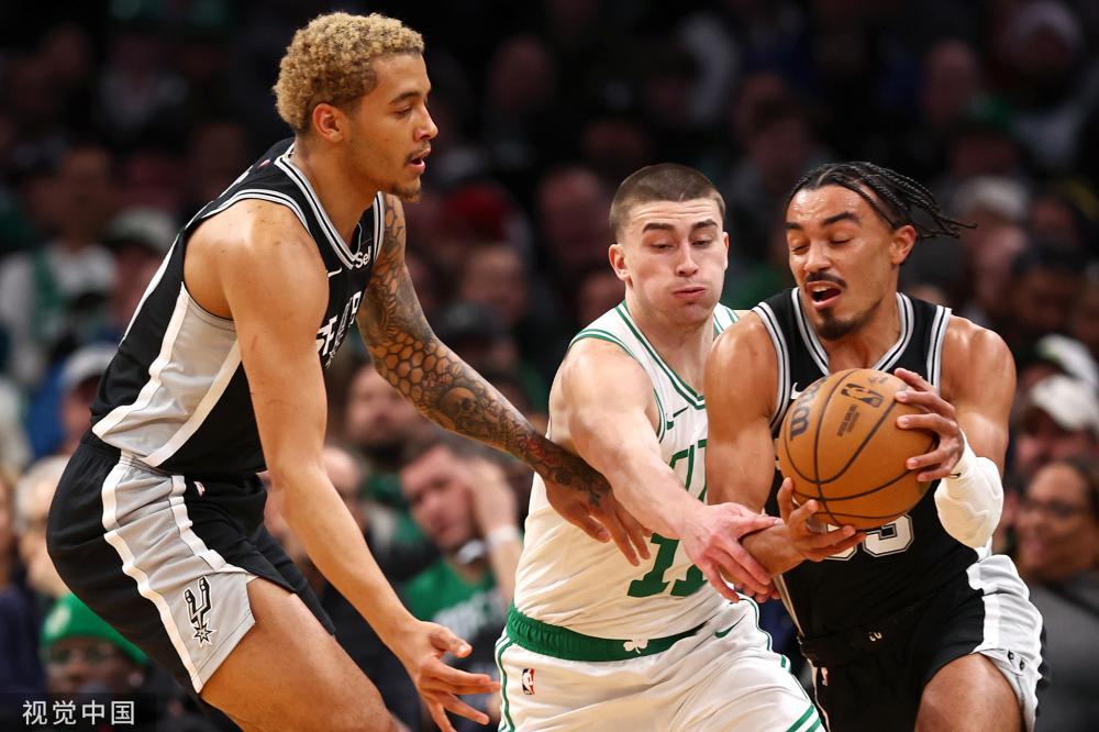 维金斯在训 维金斯在训